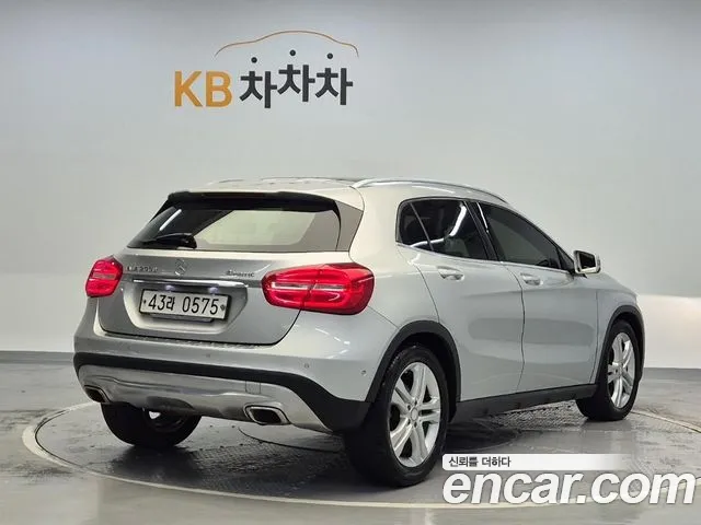 Mercedes-Benz GLA 2016 thumb 4