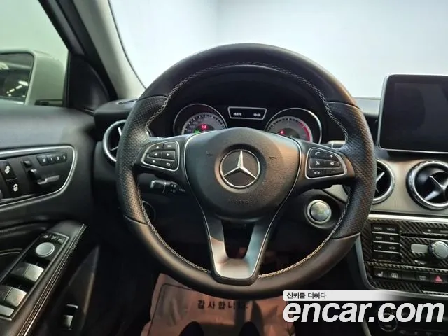 Mercedes-Benz GLA 2016 thumb 6