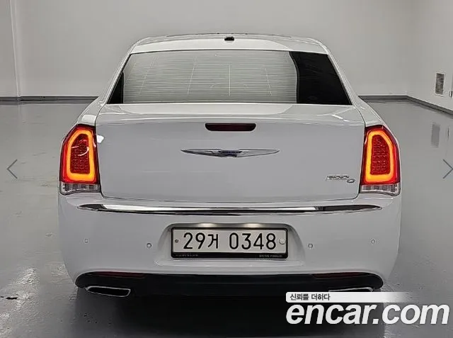 Chrysler 300C 2016 thumb 3
