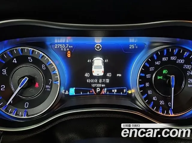 Chrysler 300C 2016 thumb 6