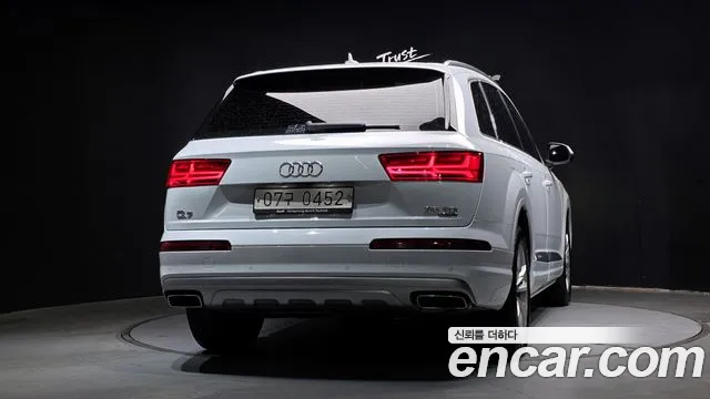 Audi Q7 2016 thumb 4