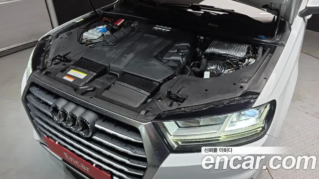 Audi Q7 2016 thumb 6