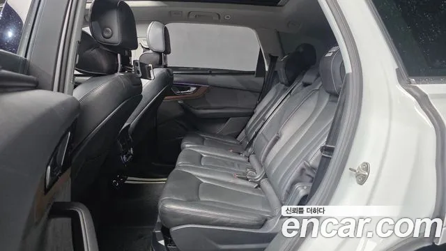 Audi Q7 2016 thumb 12