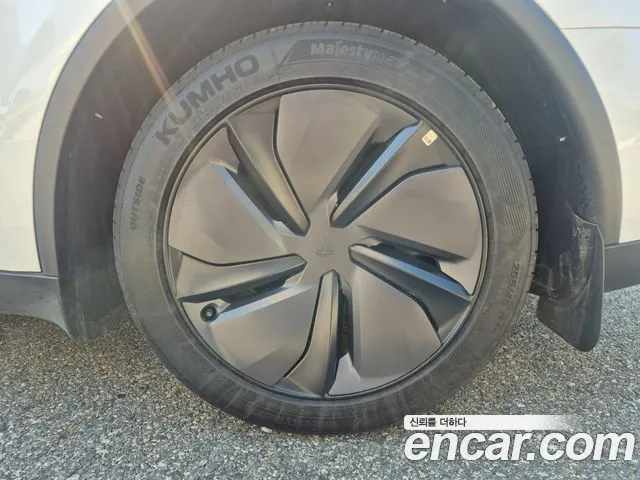 Tesla Model Y 2026 thumb 5