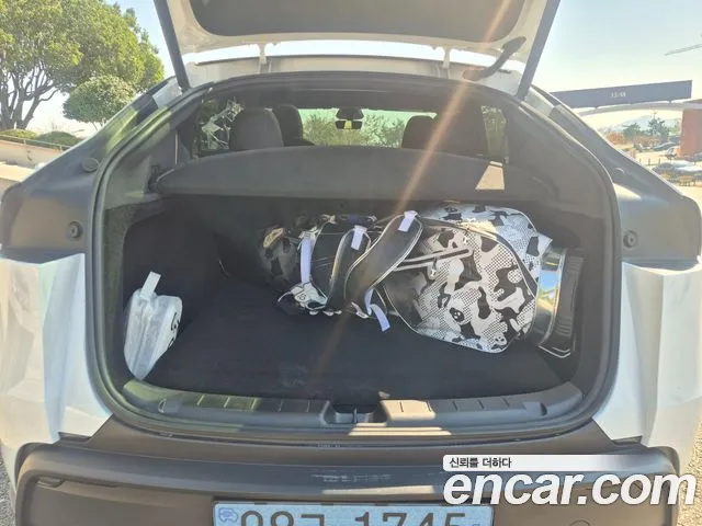 Tesla Model Y 2026 thumb 6