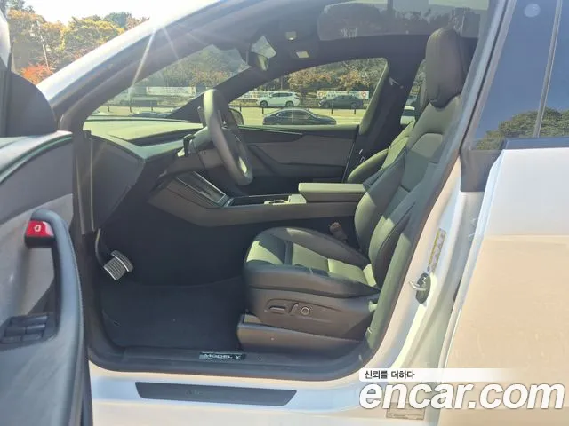 Tesla Model Y 2026 thumb 7