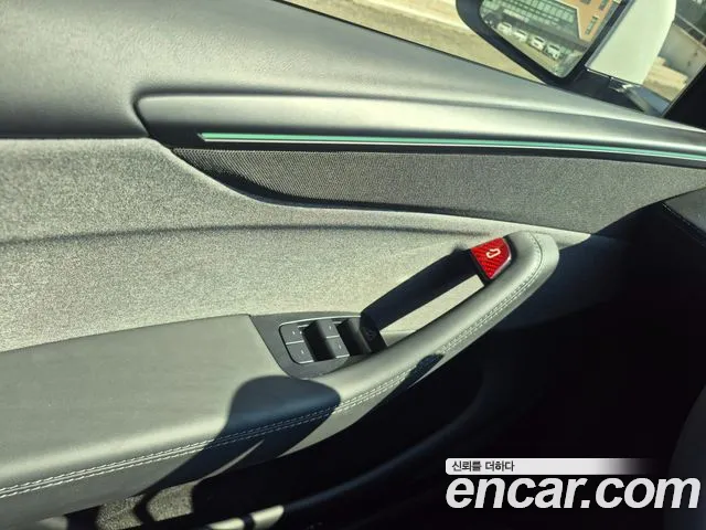 Tesla Model Y 2026 thumb 10