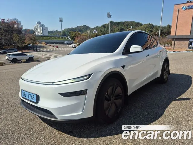 Tesla Model Y 2026 thumb 12