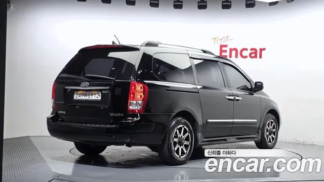Kia Carnival 2012 thumb 2