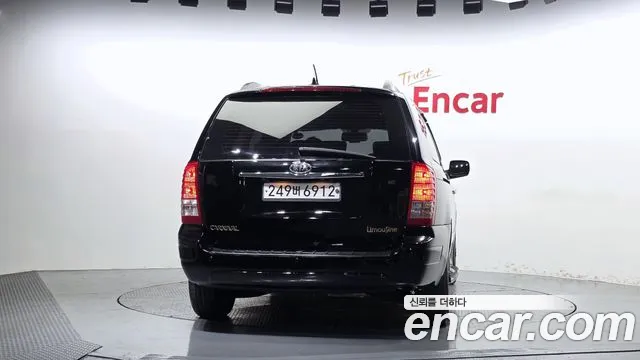 Kia Carnival 2012 thumb 4