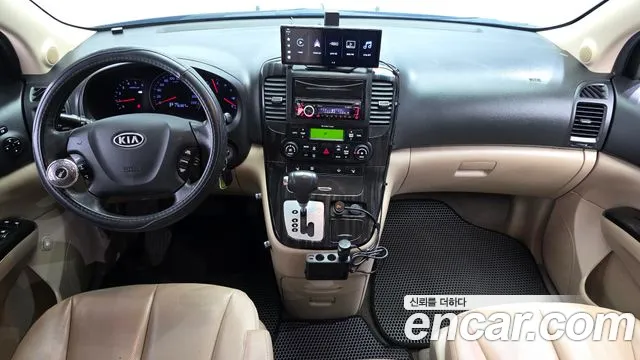 Kia Carnival 2012 thumb 7