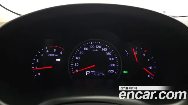 Kia Carnival 2012 thumb 8