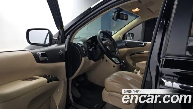 Kia Carnival 2012 thumb 10