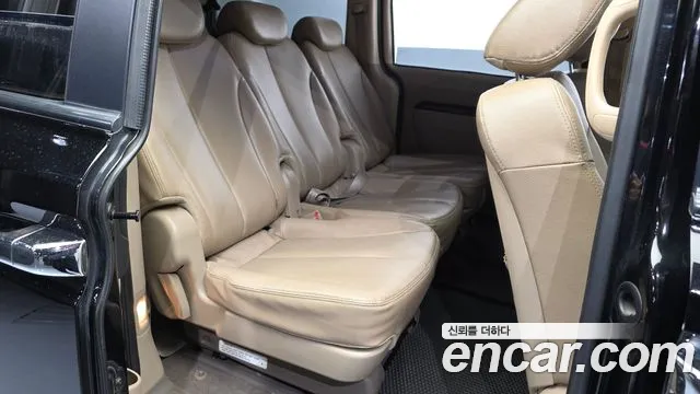 Kia Carnival 2012 thumb 12