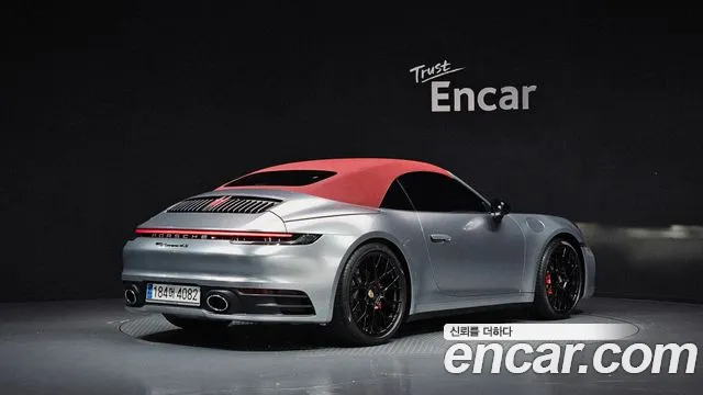 Porsche 911 2020 thumb 2