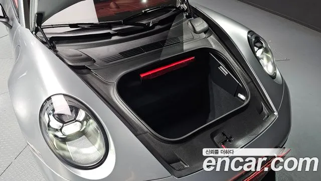 Porsche 911 2020 thumb 6