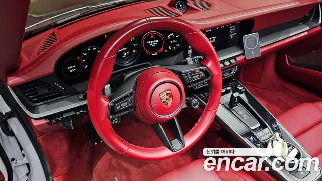 Porsche 911 2020 thumb 12