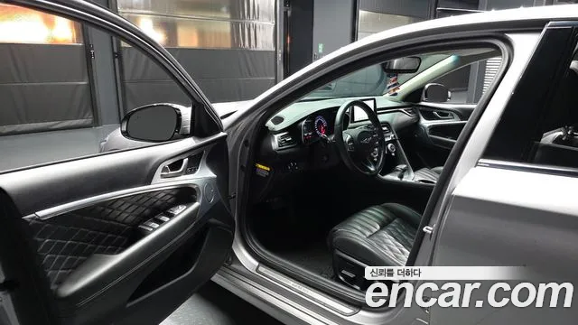 Genesis G70 2019 thumb 10
