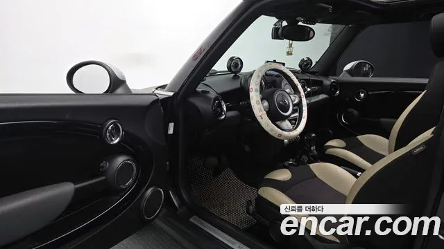 MINI Clubman 2009 thumb 10
