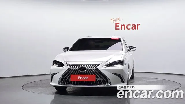 Lexus ES 2026 thumb 2