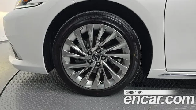 Lexus ES 2026 thumb 4