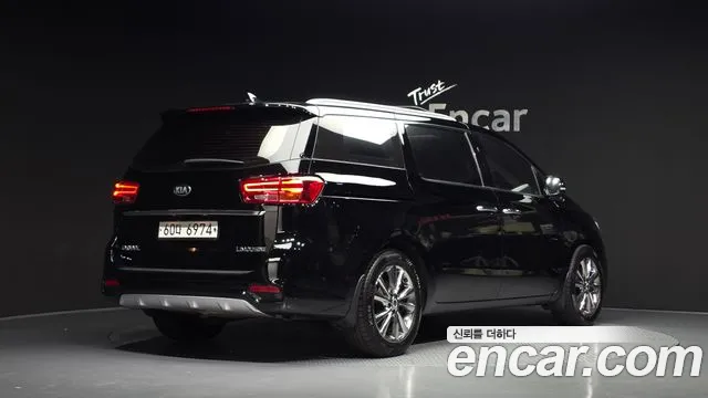 Kia Carnival 2018 thumb 2