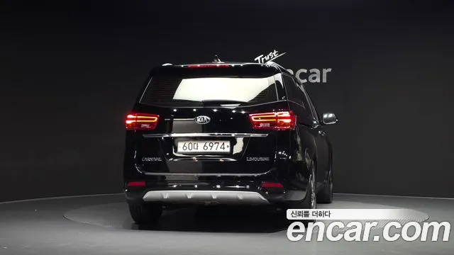 Kia Carnival 2018 thumb 4
