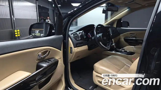 Kia Carnival 2018 thumb 10