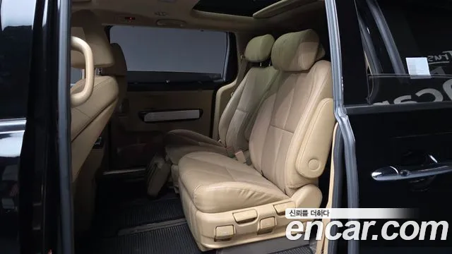 Kia Carnival 2018 thumb 12