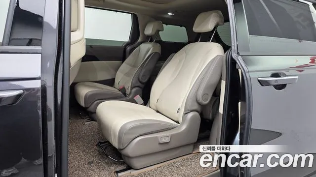 Kia Carnival 2025 thumb 12