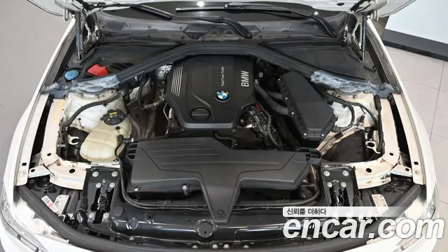 BMW 3-Series 2016 thumb 6