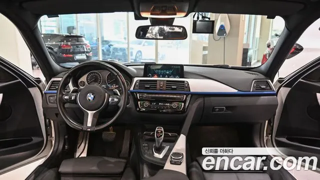 BMW 3-Series 2016 thumb 8