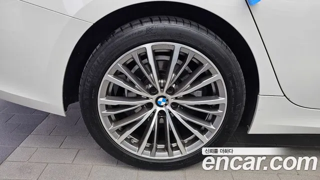 BMW 3-Series 2022 thumb 5