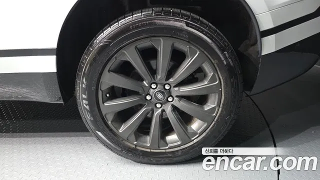 Land Rover Range Rover Velar 2017 thumb 4