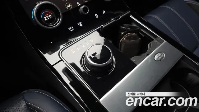 Land Rover Range Rover Velar 2017 thumb 8