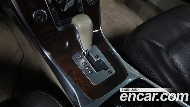 Volvo XC70 2012 thumb 9