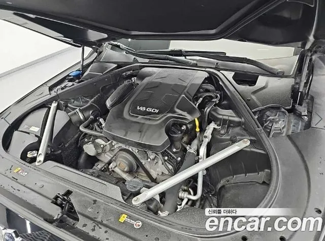Genesis G90 2016 thumb 5