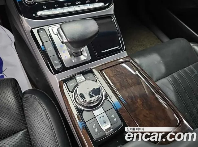Genesis G90 2016 thumb 8