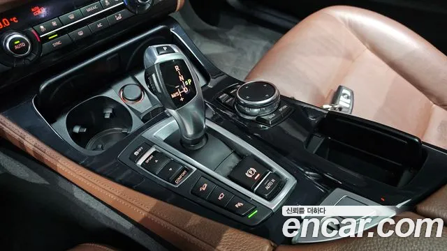BMW 5-Series 2016 thumb 9