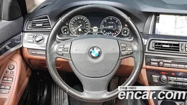 BMW 5-Series 2016 thumb 11
