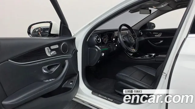 Mercedes-Benz E-Класс 2017 thumb 10