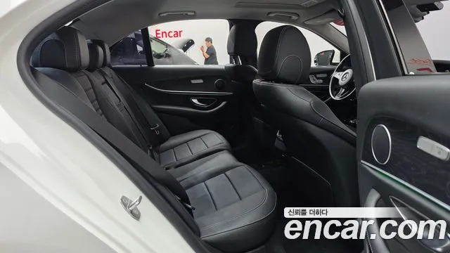 Mercedes-Benz E-Класс 2017 thumb 11