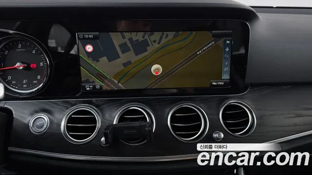 Mercedes-Benz E-Класс 2017 thumb 12