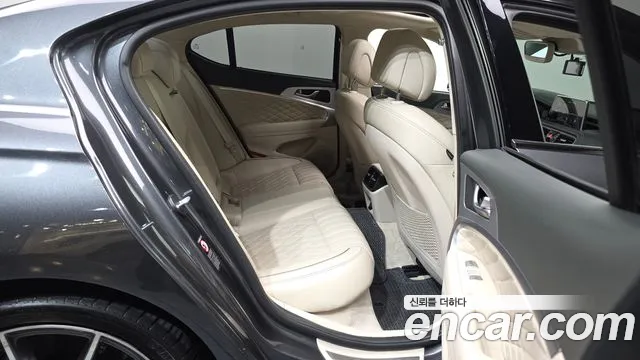 Genesis G70 2018 thumb 11