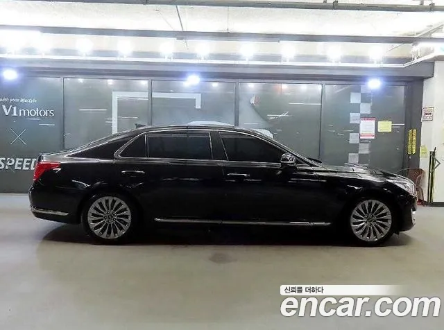 Genesis G90 2016 thumb 3