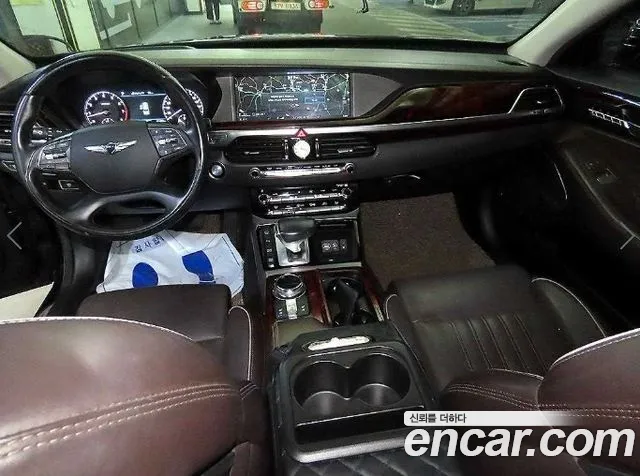 Genesis G90 2016 thumb 10