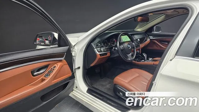BMW 5-Series 2014 thumb 11