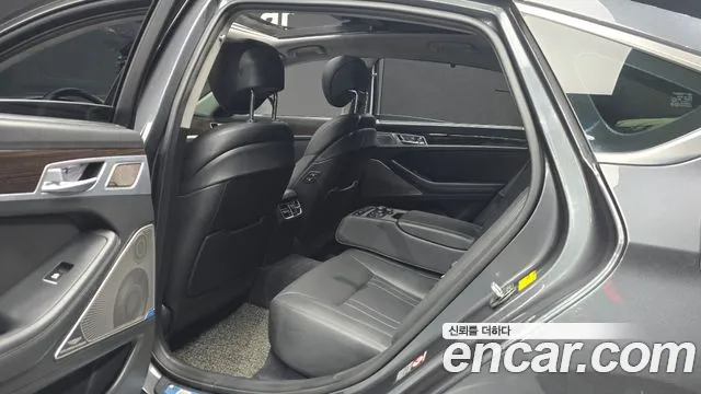 Genesis G80 2016 thumb 10