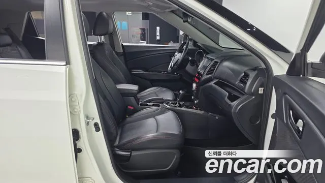 KG_Mobility_Ssangyong TIBOLI 2017 thumb 11
