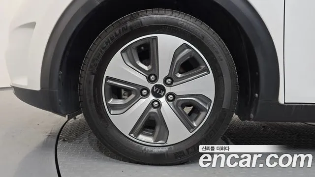 Kia Niro 2018 thumb 5